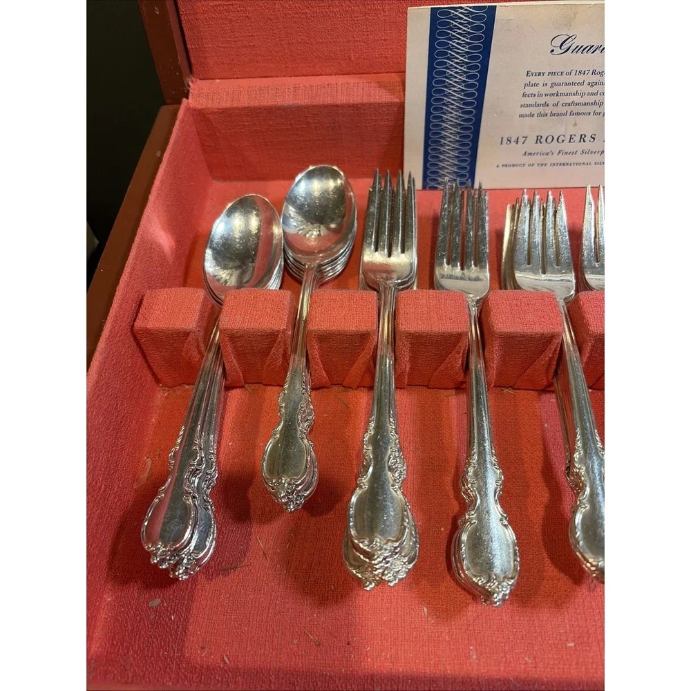 Vintage 71 Pieces 1847 Rogers Bros IS Reflection Silver plated Flatware In Box